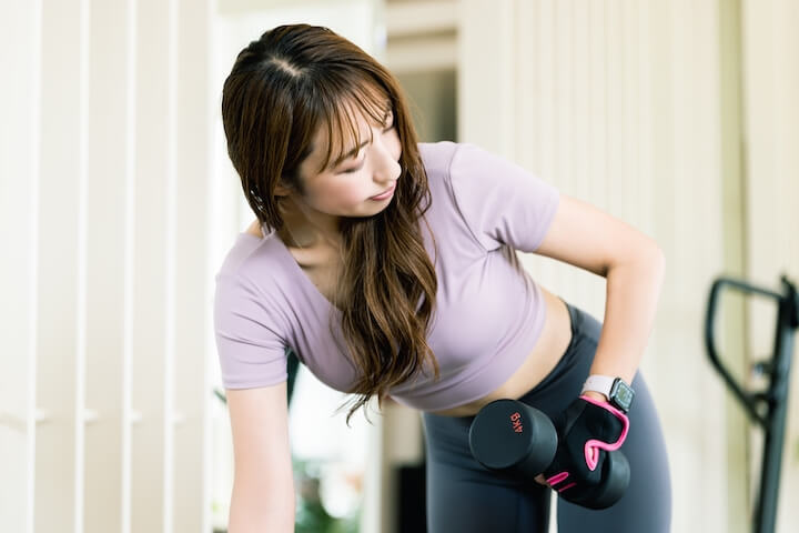 運動・トレーニングする女性